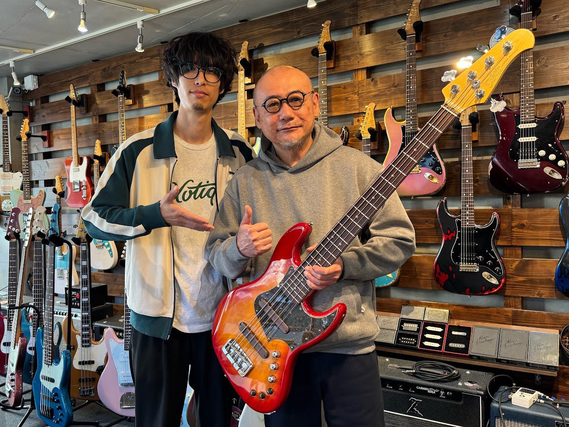 hideki_61's tweet photo. Xotiqueの5弦ベースが仲間入りしました。今から楽しみです。Xotique赤坂店の本田さん、お世話になりました。ありがとうございました😊 https://t.co/SZYIYqTq5r