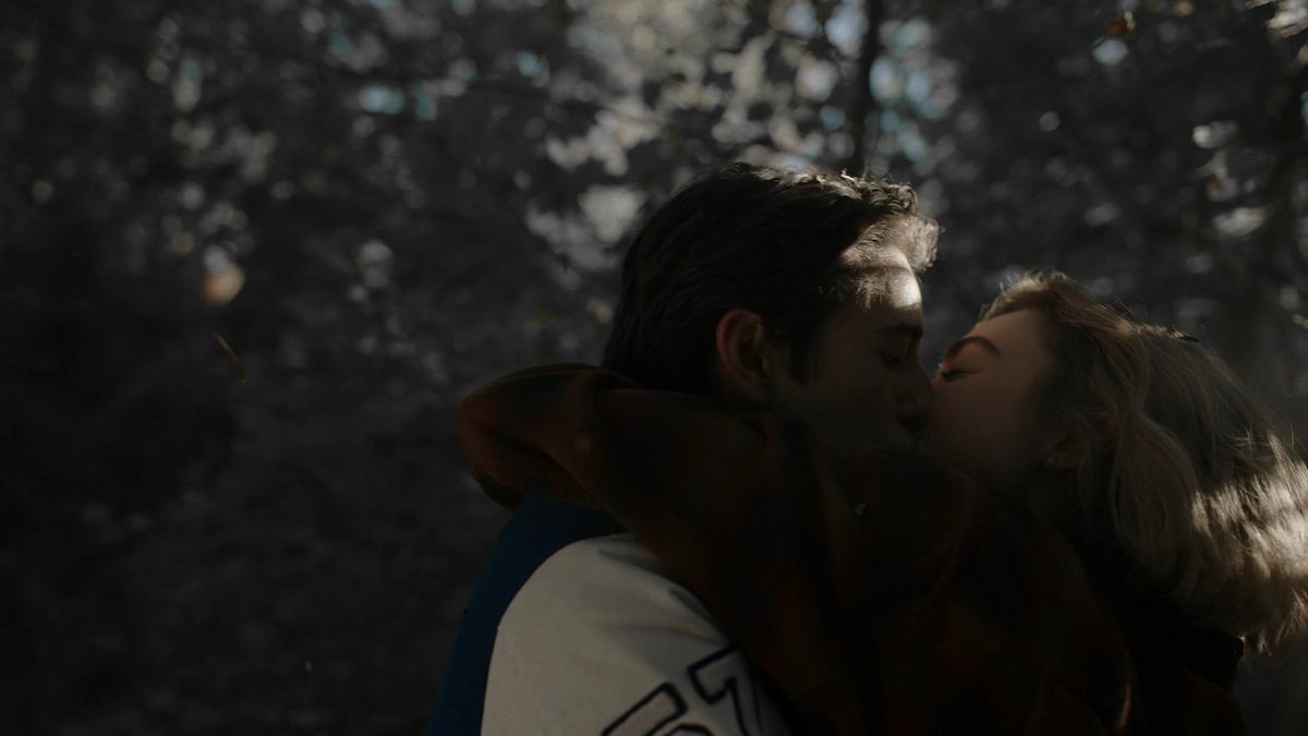 ONE OF THE BEST REUNION KISSES I'VE EVER SEEN!!!! REAL ROMANCE HAPPENING ON THIS SHOW!!!! #SchoolSpirits