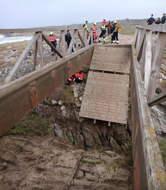 Con tanto FAKE a la "NO a la guerra" os vengo a recordar que ayer murieron 5 jóvenes al COLAPSAR una pasarela en Santander.

España hace aguas por TODOS lados y lo PEOR de todo es que NO os estáis dando ni cuenta.
