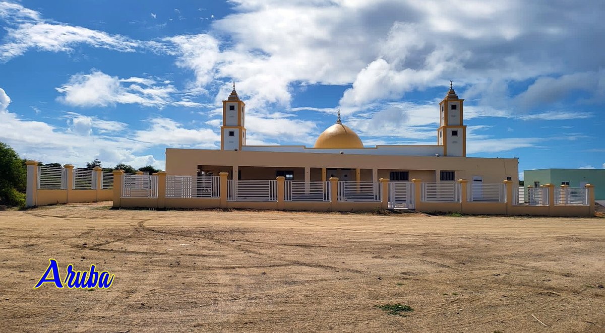 curacaoken's tweet photo. The Mosques in Aruba, Bonaire and Curaçao respectively. #Ramadan https://t.co/6VDlZpJlA8