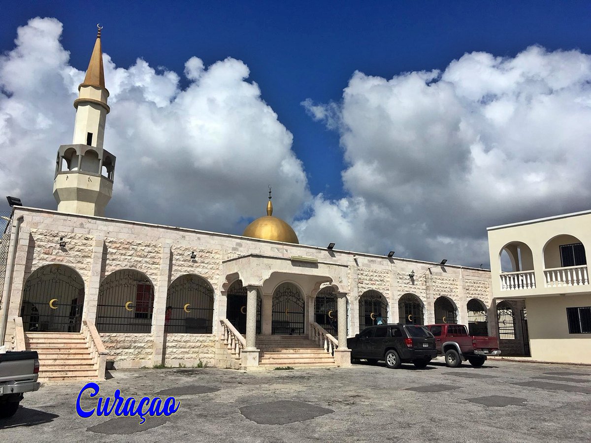 curacaoken's tweet photo. The Mosques in Aruba, Bonaire and Curaçao respectively. #Ramadan https://t.co/6VDlZpJlA8
