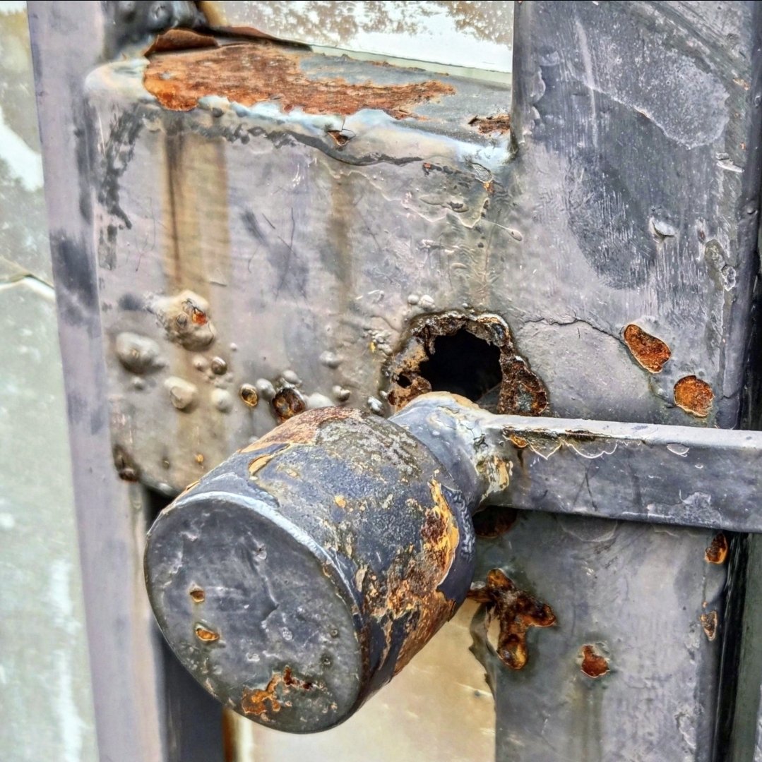 ドアノブって大抵ステンレスで錆びてなくてガッカリすることばかり