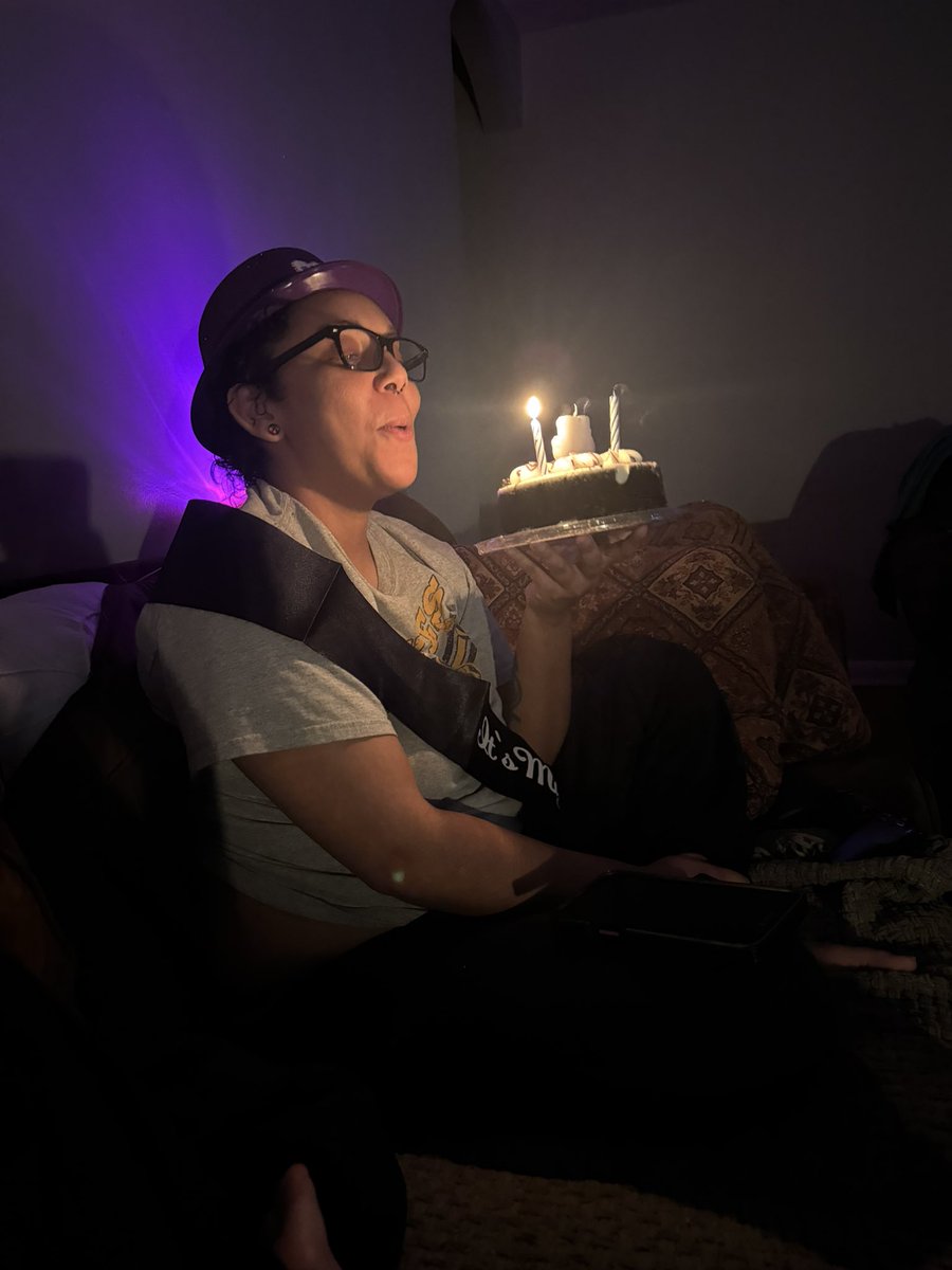 molaceyy's tweet photo. The greatest human to ever exist. Happy Birthday mi amor 🧡 https://t.co/Ymr3YuqyzD