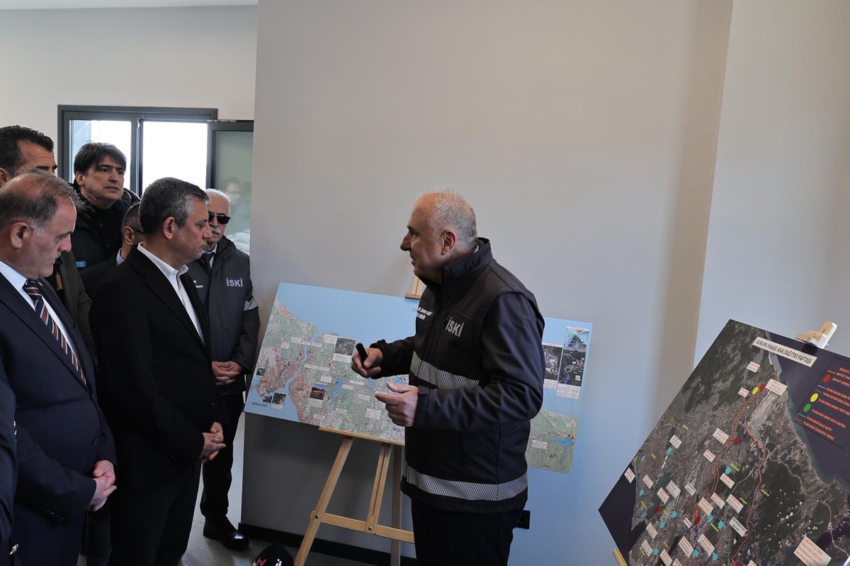 iskignmudurlugu's tweet photo. 💧İçme suyu altyapımızı güçlendiriyor, İstanbul’un yarınlarına güven katıyoruz!

✨CHP Genel Başkanı Sayın Özgür Özel ve İBB Başkan Vekili Sayın Nuri Aslan'ın katılımlarıyla, İSKİ Terkos Yusuf Ziya Ortaç İçme Suyu Arıtma Tesisi Açılış Töreni'ni gerçekleştirdik.

🏭 Tesisimizin hizmete aldığımız günlük 120 bin metreküp arıtma kapasitesine sahip birinci kademesi ile Arnavutköy ve İstanbul Havalimanı bölgesinin artan içme suyu ihtiyacını karşılıyoruz.

🌊🌍Terkos Gölü’nden alınan ham suyu, ileri teknolojiyle donatılmış arıtma süreçlerinden geçiriyor, şehrimize uluslararası standartlarda  içme suyu ulaştırıyoruz.
