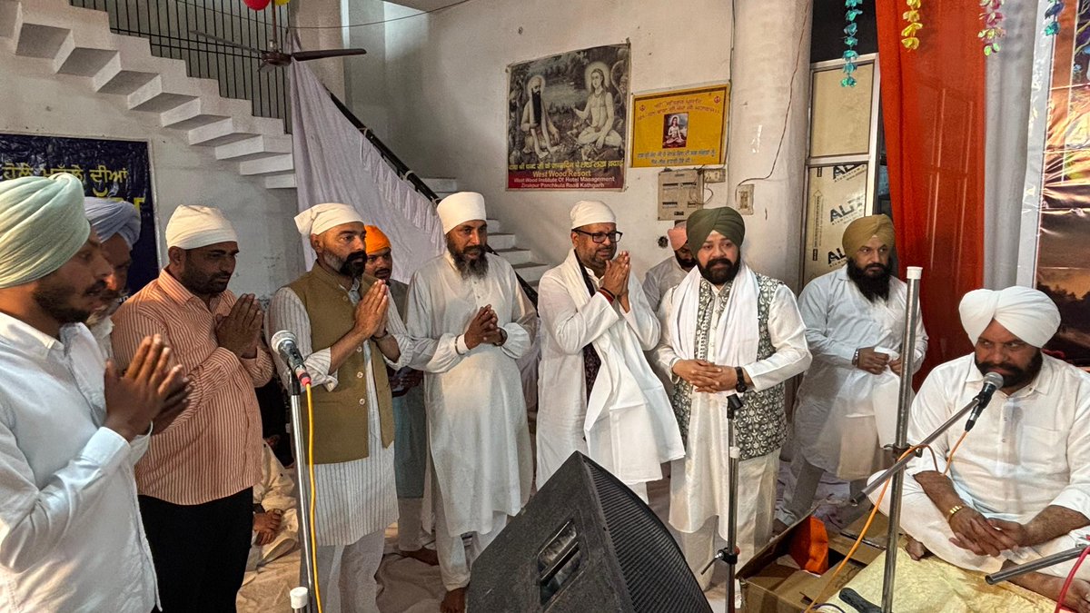 आज होली के त्योहार पर अपनों के साथ ।
