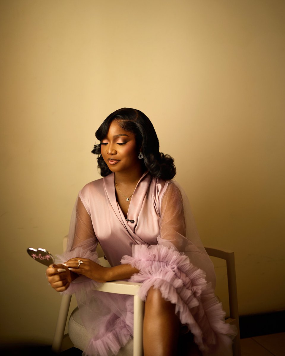 Happy birthday to me! Thank you Lord for adding another beautiful year to my life. I’m grateful for the gift of life.

Ps: that’s me in the picture. Na una say when two are married they become one.