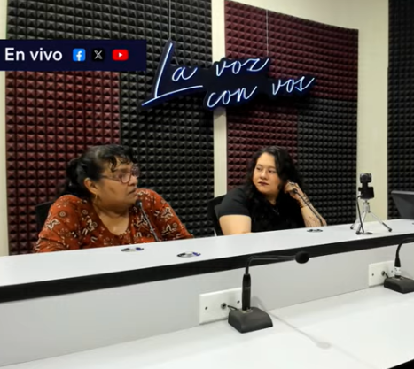 ysuca91siete's tweet photo. #LaEntrevistaYSUCA | Según datos oficiales, por cada 100 personas en situación de pobreza, una proporción significativa son mujeres. Para 2024, había 1 millón 43 mil mujeres en situación de pobreza; de ellas, más de 200 mil son niñas menores de 16 años, señala Roxana Rodríguez, de la Asamblea Feminista.