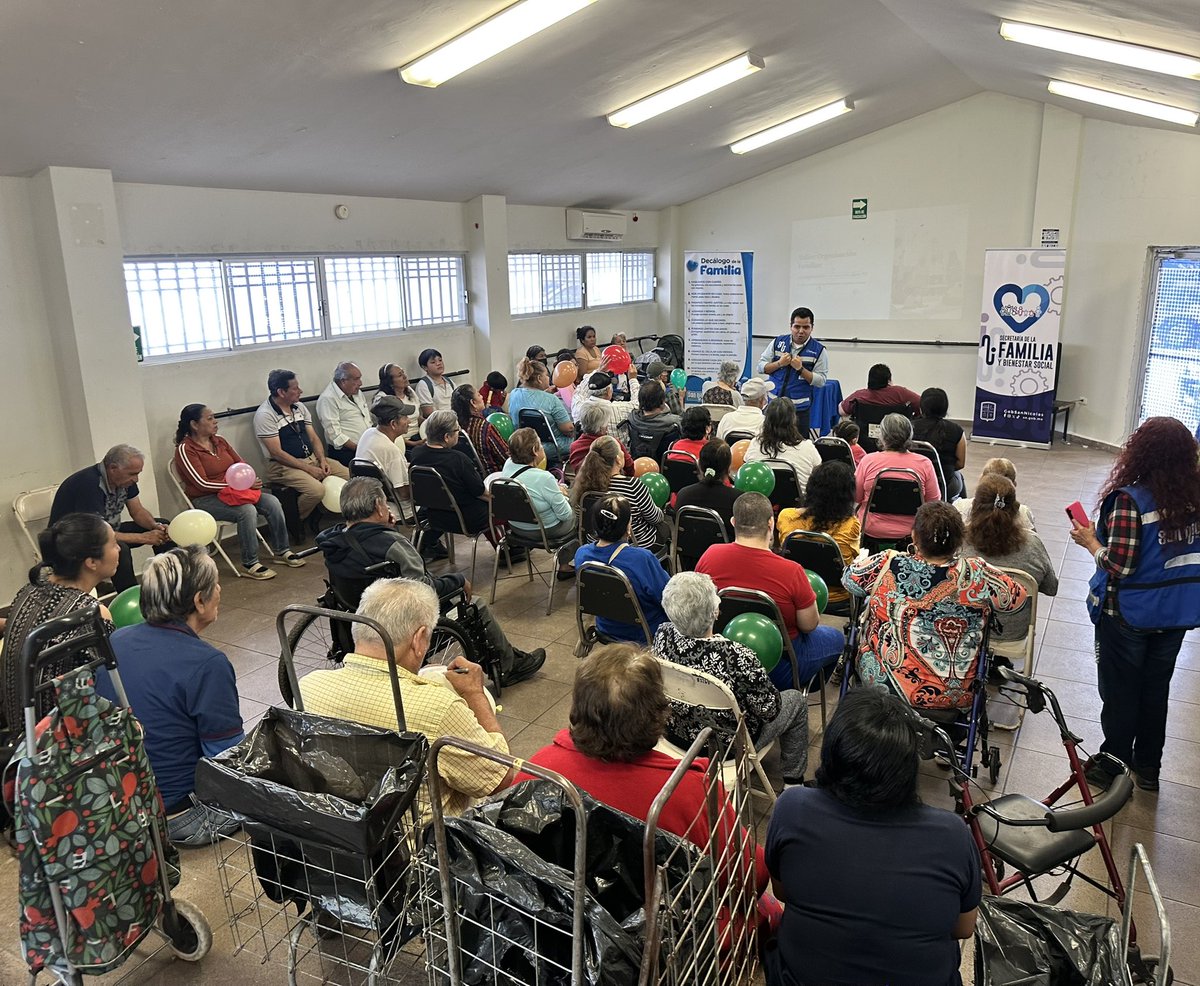 EstebanCNL's tweet photo. En gobierno no atendemos expedientes.
Atendemos personas.

Cada trámite tiene una historia detrás: una familia, una preocupación, una necesidad.

Si logramos que alguien salga más tranquilo de como entró, estamos haciendo bien el servicio público🇲🇽👟Experiencia Nirvana🪽 https://t.co/7UlVSkqKij