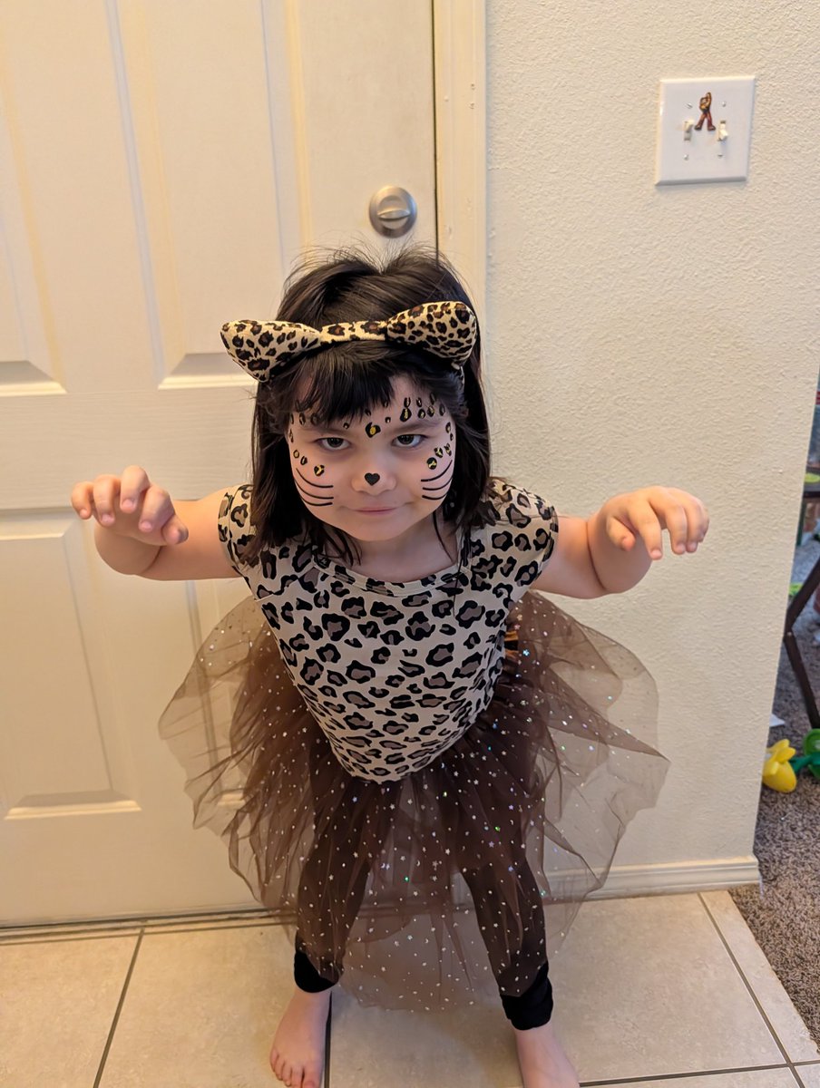 twolf_JHS's tweet photo. Silly Shelby is ready for Wild About Reading Day for Read Across America Week. https://t.co/C6PWJmbY7a
