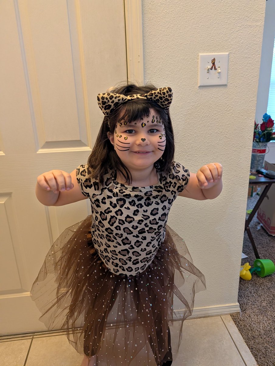 twolf_JHS's tweet photo. Silly Shelby is ready for Wild About Reading Day for Read Across America Week. https://t.co/C6PWJmbY7a