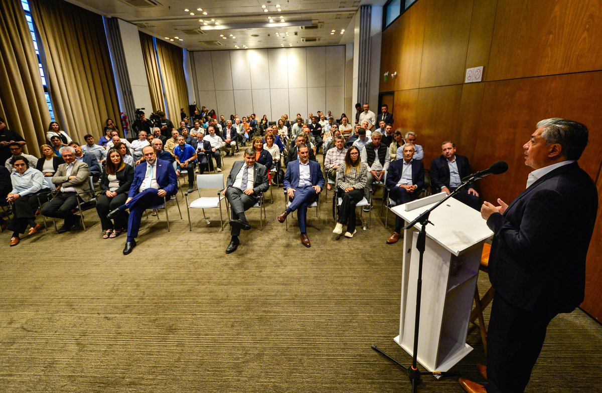 Rolo_Figueroa's tweet photo. EL BPN ES UNA HERRAMIENTA PARA EL DESARROLLO DE LA PROVINCIA 

Presentamos nuevas líneas de crédito del Banco Provincia del Neuquén para fortalecer a empresas, MiPymes y productores de Neuquén y Río Negro, con herramientas pensadas para cada sector.

Acompañamos el desarrollo productivo, comercial e industrial, impulsando un cambio de paradigma en la provincia con inversión, empleo y más oportunidades para que nuestra región siga creciendo.

@bpninforma