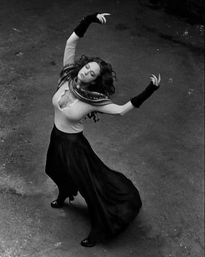 بعض الأحلام لا تقال
تعاش سراً في خيال صامت..!!!!!!!