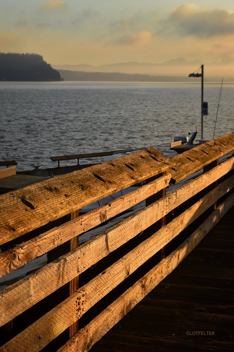 DonClotfelter's tweet photo. Some mornings you can touch the sunrise π
#PNW #salish #wawx #whidbey https://t.co/z75WdmNmfY