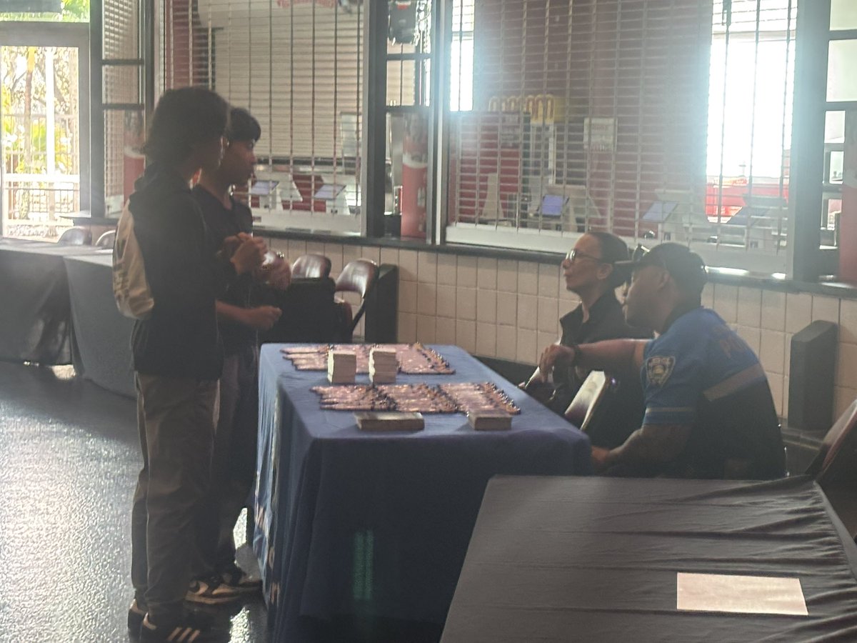 BrowardCTE's tweet photo. Students explored the Public Safety &amp; Service Career World today at #WorldsOfWork—engaging in hands-on experiences with Hollywood Fire Rescue, Broward Sheriff’s Office, FBI, and Sunrise Police.

Real careers. Real professionals. Real experiences. https://t.co/2D6wUG6F2l