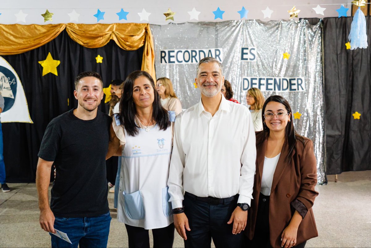 3framos's tweet photo. ¡Comenzó un nuevo ciclo lectivo! 📚

Estuvimos en la EP N°42 de #ElLibertador acompañando el inicio de clases y compartiendo este momento con las familias y toda la comunidad educativa.

Les deseamos un muy buen año, lleno de aprendizaje y nuevos desafíos. 🙌🏻 https://t.co/XPYrCOM63u