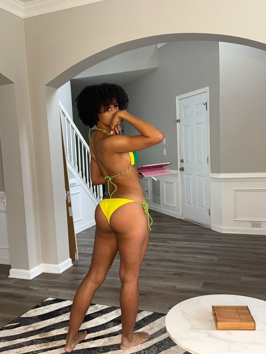 RealSoCandy tweet media