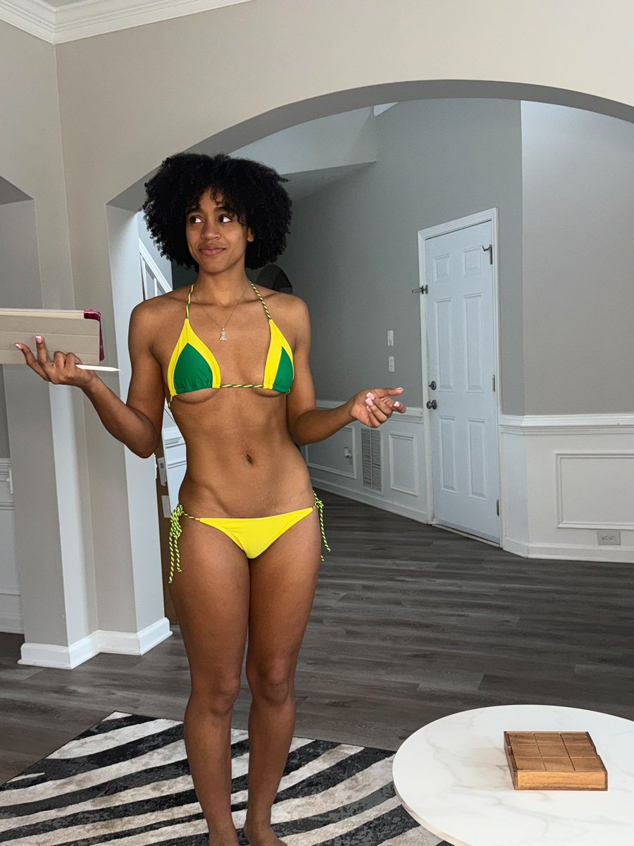 RealSoCandy tweet media