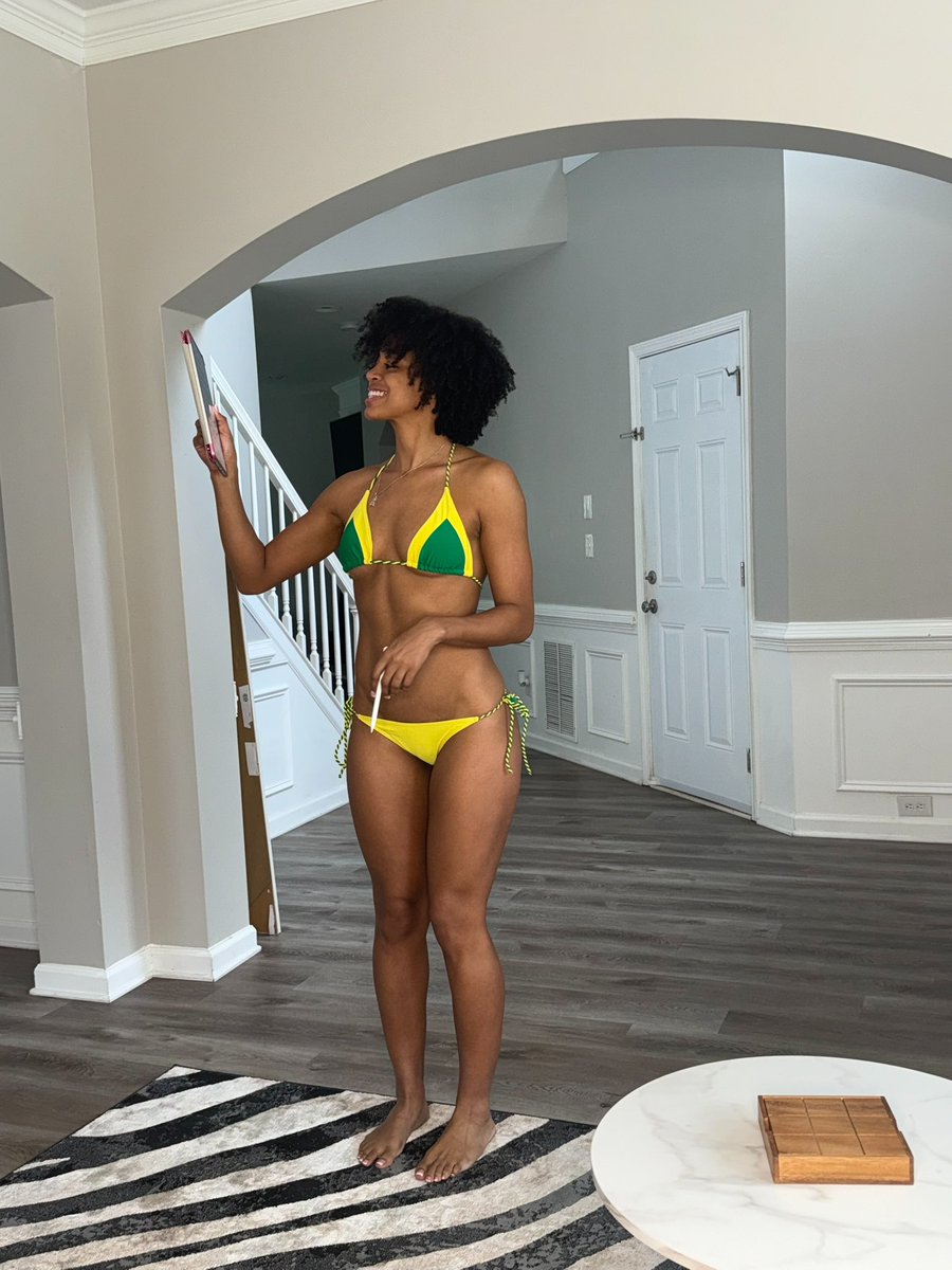 RealSoCandy tweet media