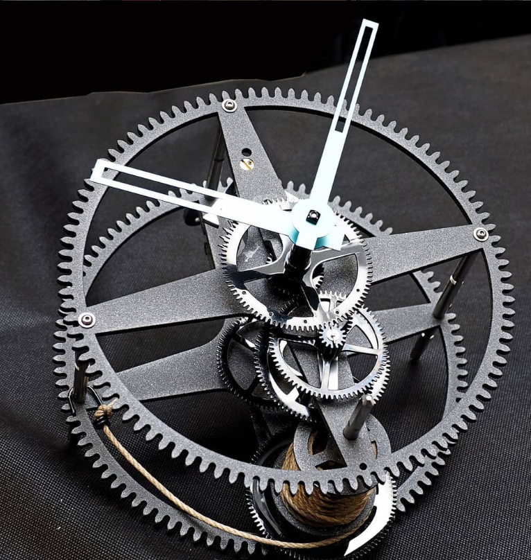 labelepv's tweet photo. ⏱️ Le temps se façonne à Besançon ! La Manufacture Horlogère Vuillemin réinvente la célèbre horloge Comtoise avec des mouvements mécaniques apparents ultra-design. Une alliance parfaite entre tradition et modernité, fièrement récompensée par le #LabelEPV. 🇫🇷⚙️ https://t.co/lfpVQHnbx7