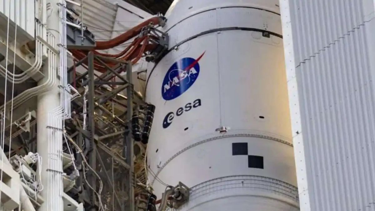 Black Hole tweet media