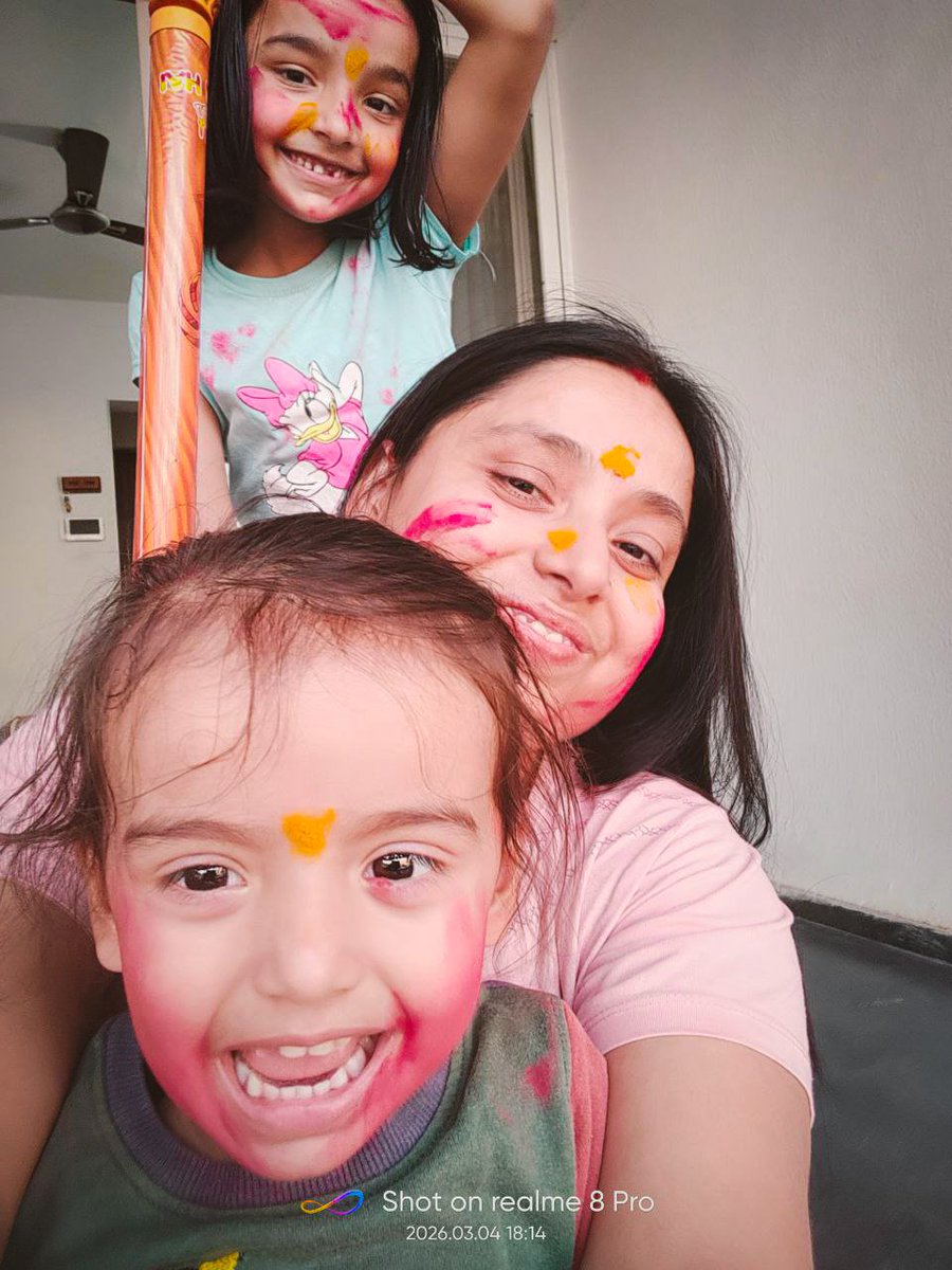 khushi_techie's tweet photo. @realmecareIN Happy Holi Everyone 🥰 May this Holi bring new beginnings, sweet moments, and beautiful memories into your life.🌈
#realmeSelfieHoliContest #FunWithrealme
@realmecareIN
Join
@SonaliSBera @Jatin_909 @Dinesh_the_star @imMeet17 @Suraj007810 https://t.co/DTmFdmJdKX