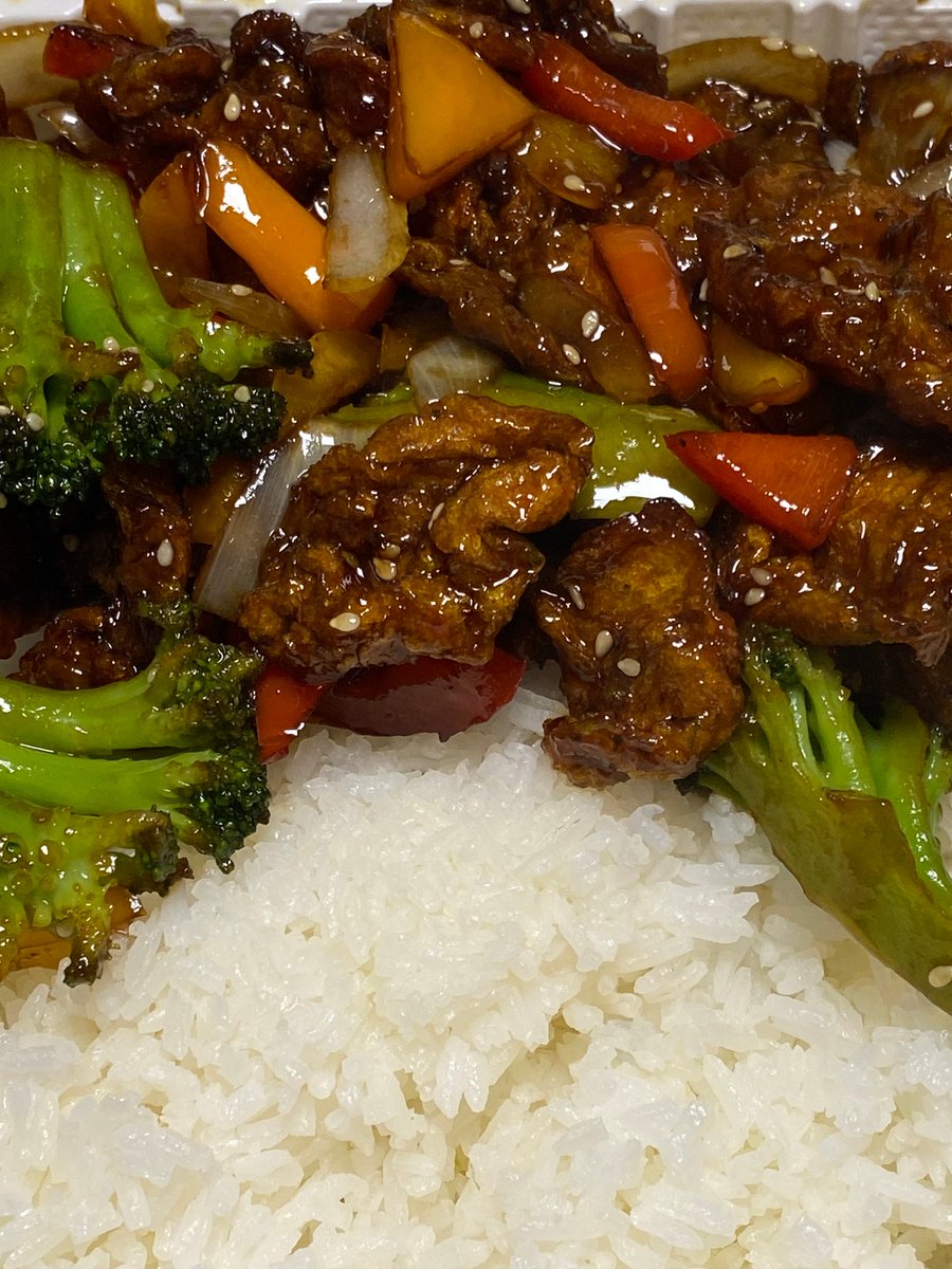 vegetariantogo's tweet photo. Whisk away those Wednesday woes! 🚀 At Vegetarian To Go, we're cooking up a storm of vegan delights just for you. No pots, no pans, no problem. Get your taste buds ready for a world tour from BBQ to Asian cuisine—delivered! 🌍💚 #HumpDayTreat #VeganAdventure https://t.co/S7aQPnrLBk