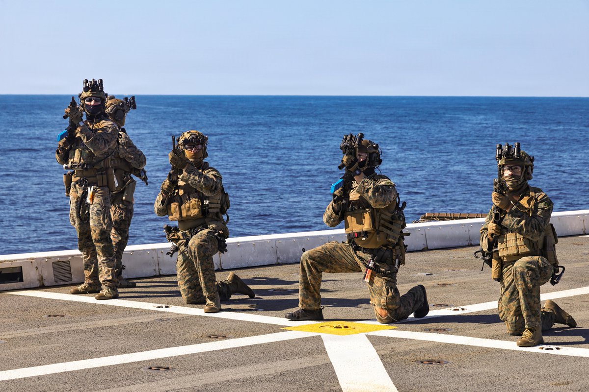 IIIMEF_JP's tweet photo. 2026年2月4日、第31海兵遠征部隊が、模擬船内捜索訓練を実施しました。@31stMeu https://t.co/B4ZJNnLHya