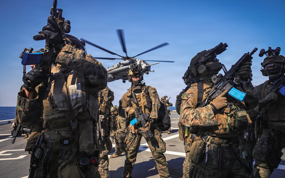 IIIMEF_JP's tweet photo. 2026年2月4日、第31海兵遠征部隊が、模擬船内捜索訓練を実施しました。@31stMeu https://t.co/B4ZJNnLHya