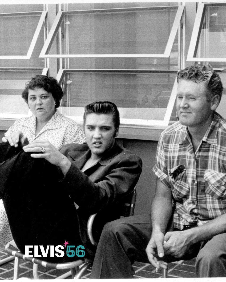 VisitGraceland's tweet photo. This week in 1956, Elvis wrote a $500 check as a deposit on the Audubon Drive house, the first home he purchased for his parents.

Before Graceland, there was Audubon Drive. 🏠⚡️

#Elvis1956 https://t.co/lCtxiIlOGo