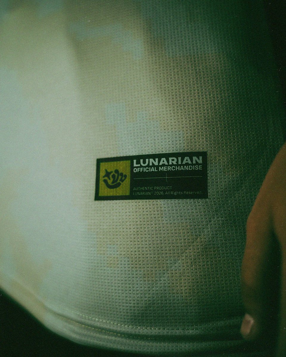 LunarianID's tweet photo. Saatnya tampil lebih Loud and Proud bersama Jersey Lunarian. 😎

Dirancang dengan bahan Microcool Lightweight Dri-Fit yang ringan, breathable, dan nyaman dipakai untuk aktivitas sehari-hari maupun saat mendukung dengan penuh semangat.

Tunjukkan dukunganmu dengan bangga. 🔥

Siapa tahu bisa sekalian couple-an juga sama bubub @A_LuluJKT48 👉👈😳

Play Loudly. Support Proudly.

#LLVLUP