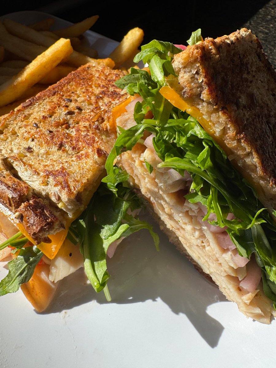 Rivals Sports Grille tweet media