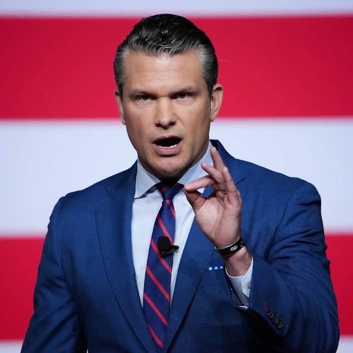 gasstemedya's tweet photo. ABD Savaş Bakanı Hegseth: 

"Bu asla adil bir savaş olarak planlanmadı ve adil bir savaş değil. 

Onlar yerdeyken biz onları yumrukluyoruz." https://t.co/PJNn1de3aZ