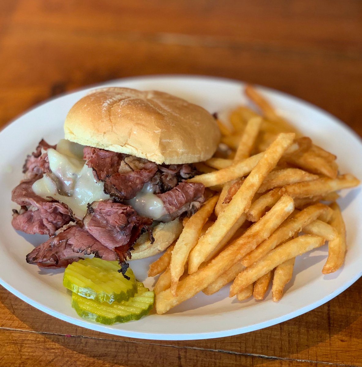 Craving something deliciously hearty? Look no further than our Hot Pastrami! Grilled black pepper pastrami piled high, melted Swiss on a bulky roll, with a side of fries. A perfect bite every time at Bobby Byrne's. 😋🥪🍟 #HotPastrami #BobbyByrnesFoodLove