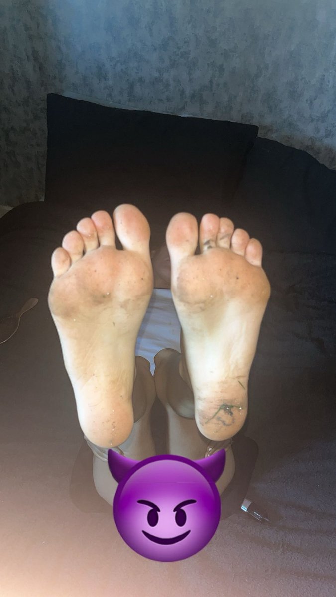 GoddessK3114's tweet photo. Dirty feet for you bitch 😈 https://t.co/Fyw2XbVBT6