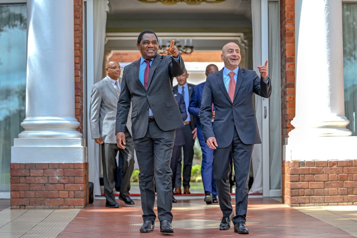 mofnpzambia's tweet photo. President HAKAINDE HICHILEMA today met new IMF Head of Mission EDWARD GEMAYEL, expressing appreciation for support under the #ECF Prog. He reaffirmed Zambia’s commitment to macroeconomic stability &amp; building on reform gains to accelerate growth, jobs &amp; citizens' opportunities. https://t.co/CrdO0QMQL3