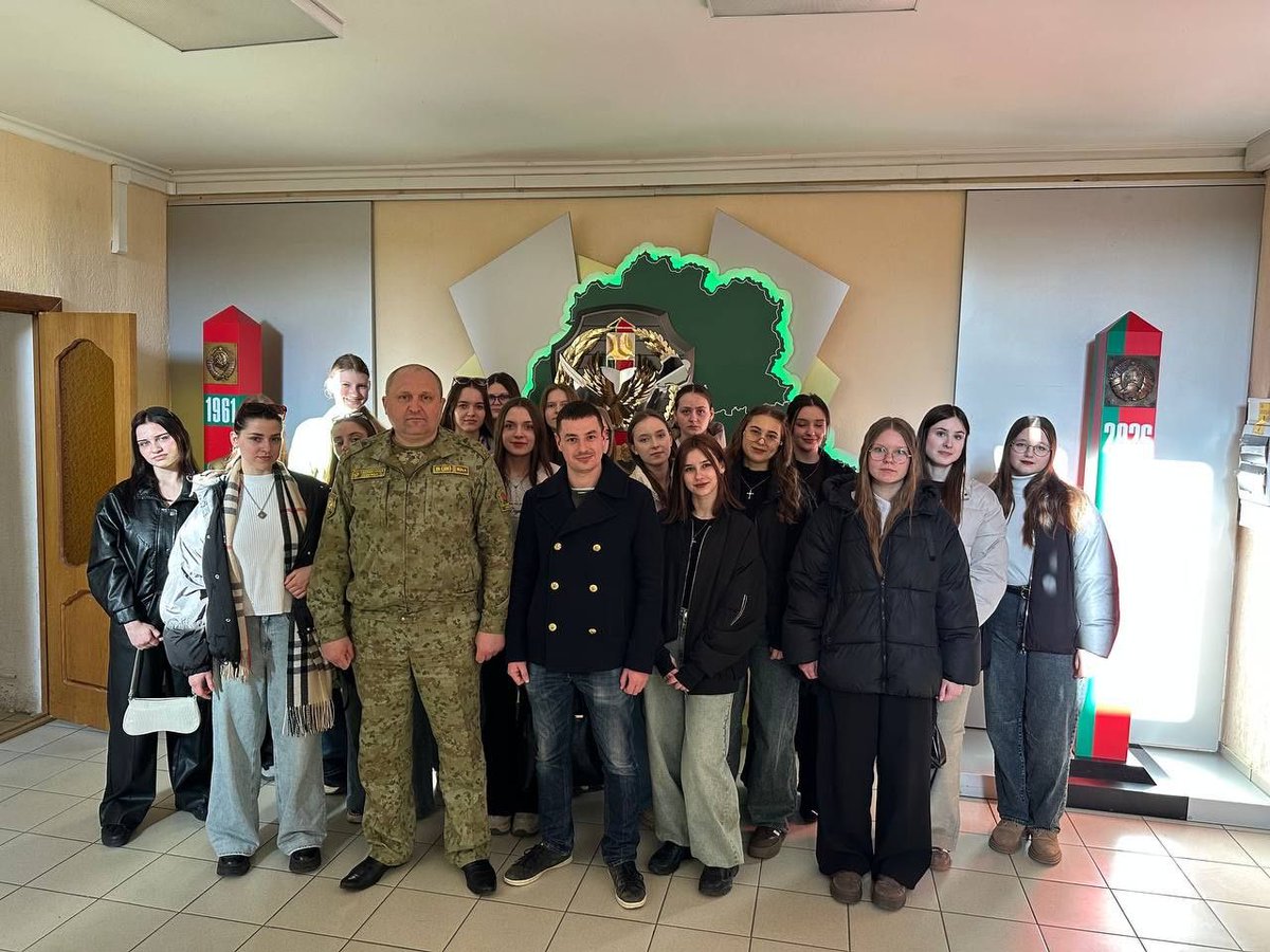 Ipsrbby's tweet photo. Центр подготовки специалистов пограничного контроля распахнул свои двери для учащихся Брестского государственного медицинского колледжа.
 🏥➡️🛂 Для будущих медиков была организована обзорная экскурсия по учебному подразделению. https://t.co/zxit4ovk8m