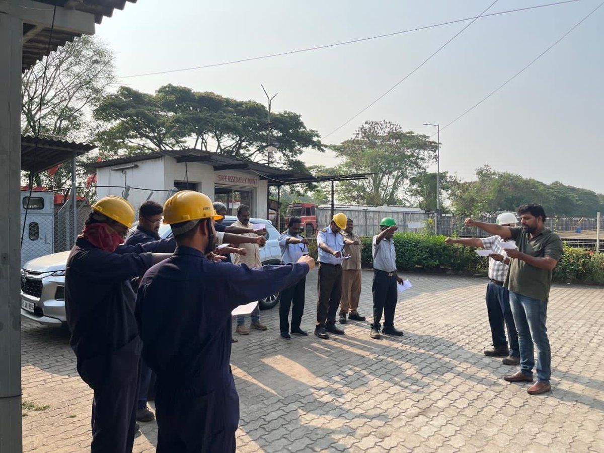 portlogisticsin's tweet photo. HHA Terminal @cochin_port observed the 55th National Safety. HHA Union Secretary hoisted the Safety Day Flag &amp; administered the  Safety Pledge.HHA safety officer took a class on the "Importance of the Safety Day, Chemical Safety and use of Personal Protective Equipments” https://t.co/s1rgIxIzhl