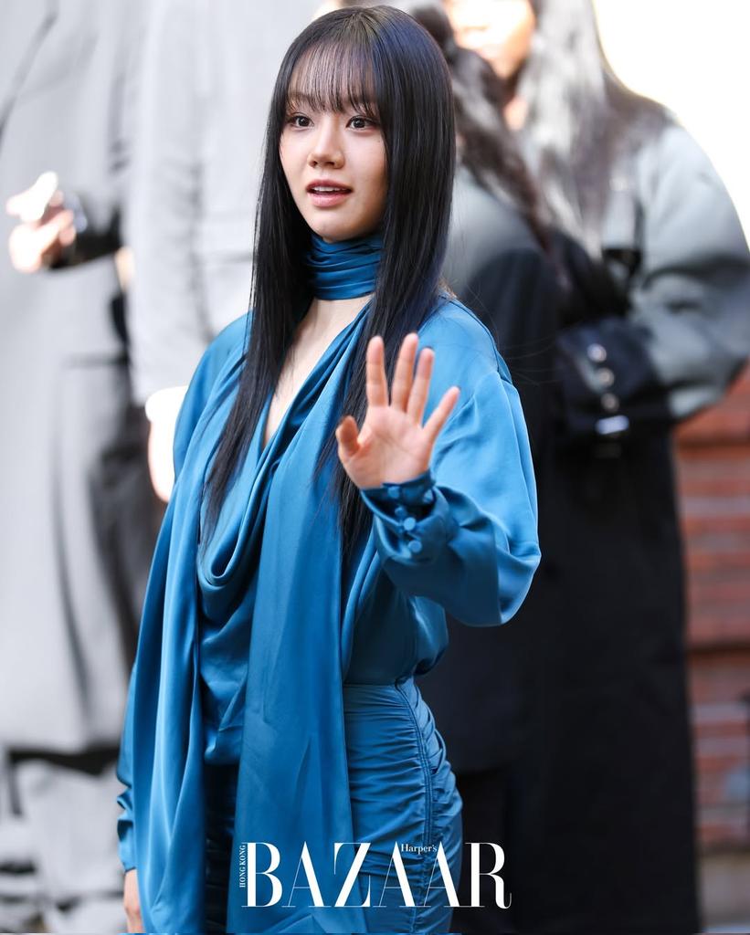 GLOBALHYERI's tweet photo. @/harpersbazaarhk Instagram Update  📸

—"Korean actress Hyeri @/hyeri_0609 has appeared in a blue dress. @/balmain New design director Antonin Tron debut!"

🔗https://t.co/MaDSVvwdND

📌Like | Repost | Add to Story | Mention Hyeri

Story Tags:
@/hyeri_0609
@/balmain
@/hyeri.official
@/antonintron

#HYERI #LeeHyeri
#HyeriXBalmainPFW26
#ParisFashionWeek
#혜리 #이혜리
@Balmain