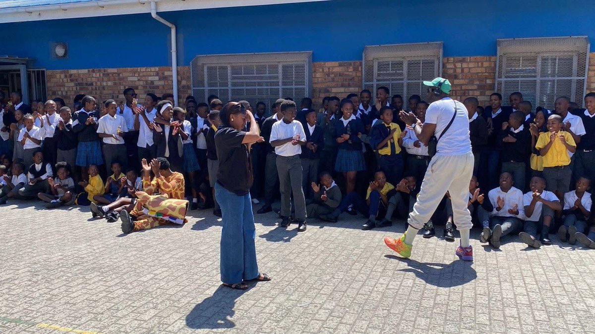 Loxion_Library's tweet photo. 📚 Exciting times with Lumkile’s Book Joint! They’re hosting school reading tours featuring Loxion Mobile Library, Kyka the Reading Giraffe 🦒📖, hip-hop legends Driemanskap, and amazing youth voices! https://t.co/PBgIMWaNx4