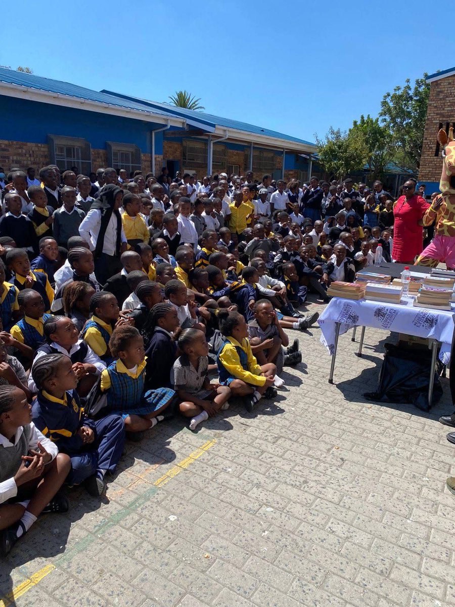 Loxion_Library's tweet photo. 📚 Exciting times with Lumkile’s Book Joint! They’re hosting school reading tours featuring Loxion Mobile Library, Kyka the Reading Giraffe 🦒📖, hip-hop legends Driemanskap, and amazing youth voices! https://t.co/PBgIMWaNx4