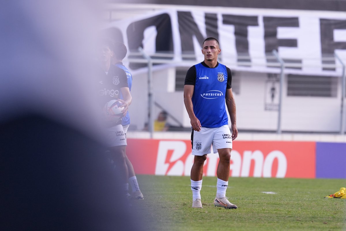 NA JUSTIÇA - Lateral da Ponte alega 11 meses de salários atrasados e pede rescisão.

Jogador também cobra valor milionário em ação contra o clube; saiba mais 👉 glo.bo/4cKuQsH

📸 Diogo Reis/PontePress