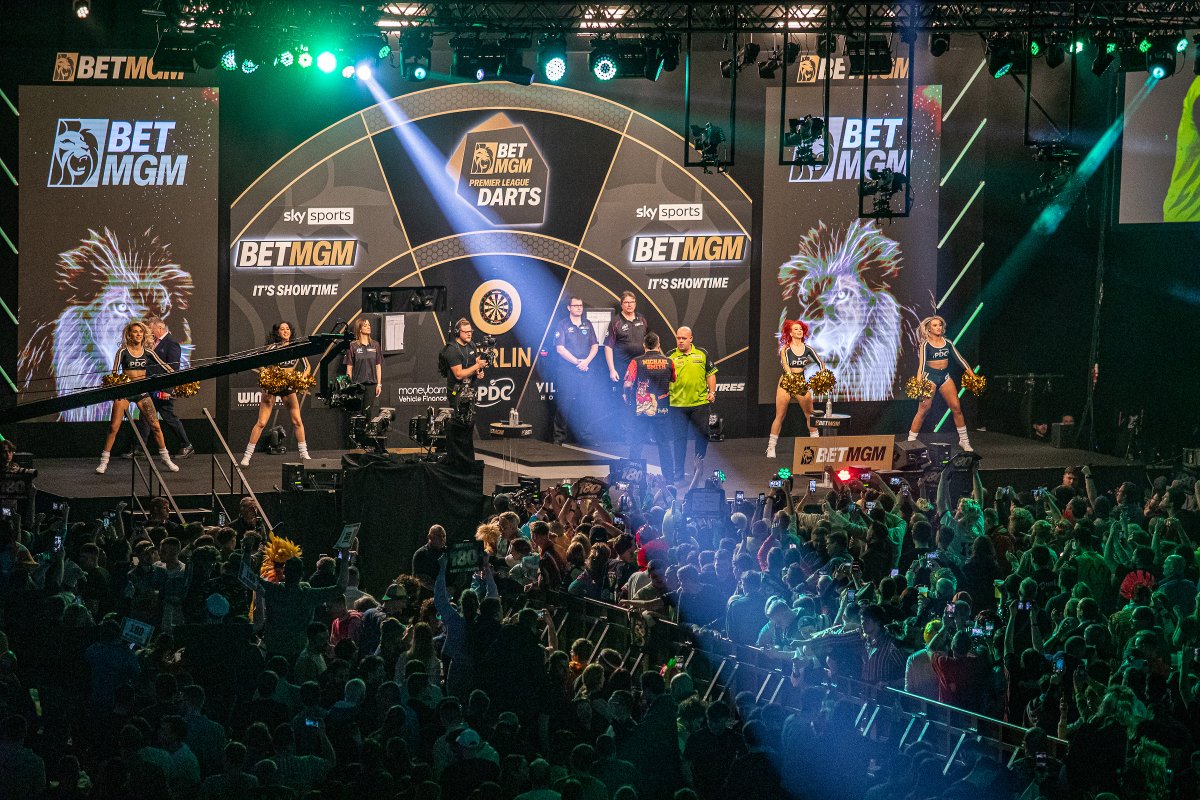 🎟️✈️🛏️ tweet media