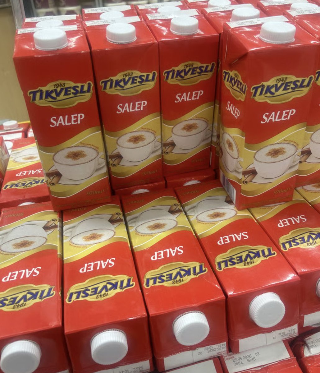 Danone tarafından Tikveşli markasıyla "Salep" algısıyla satılan salepli içme sütü içeriğinde %0,05 yani;
Yüzde değil,
Binde değil,
Onbinde 5 oranında salep tozu var.
Üründe içeriği beyan edilmeyen aroma vericiler yer alırken, ayrıca modifiye nişasta ve kıvam arttırıcılar