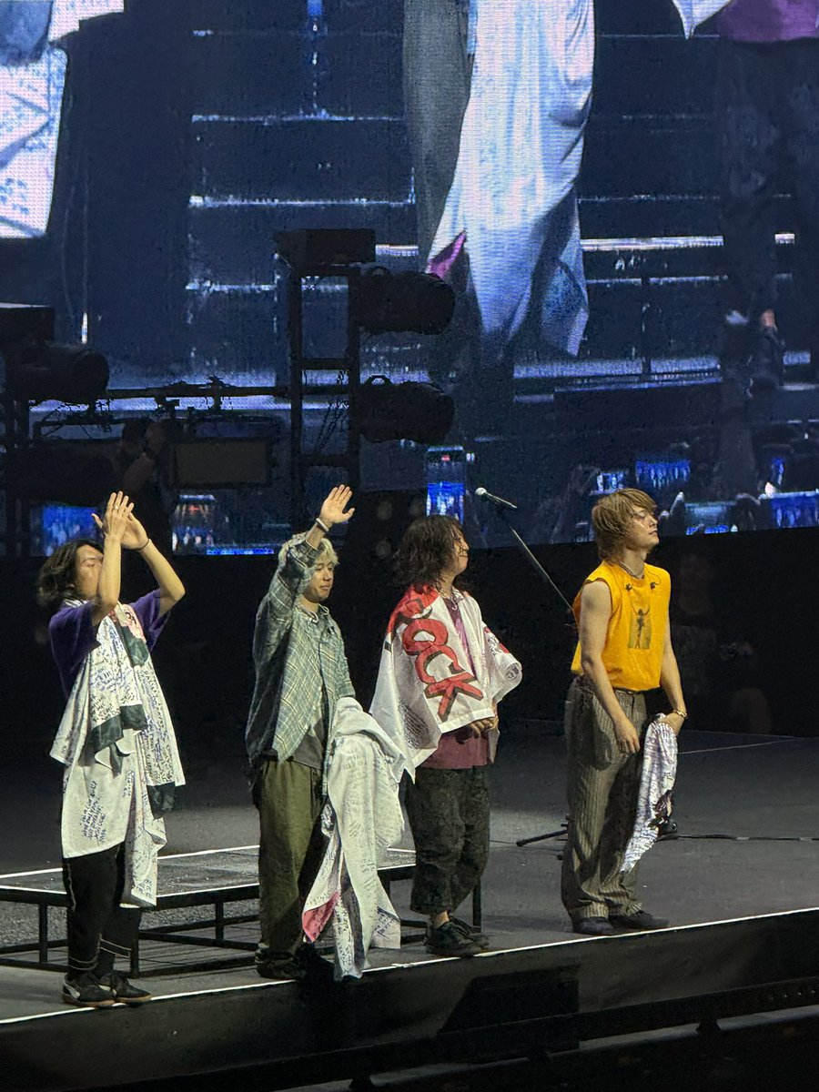 10969Tel's tweet photo. Thank you One Ok Rock 💕

#ONEOKROCKINMANILA https://t.co/cMVUHRm8qB