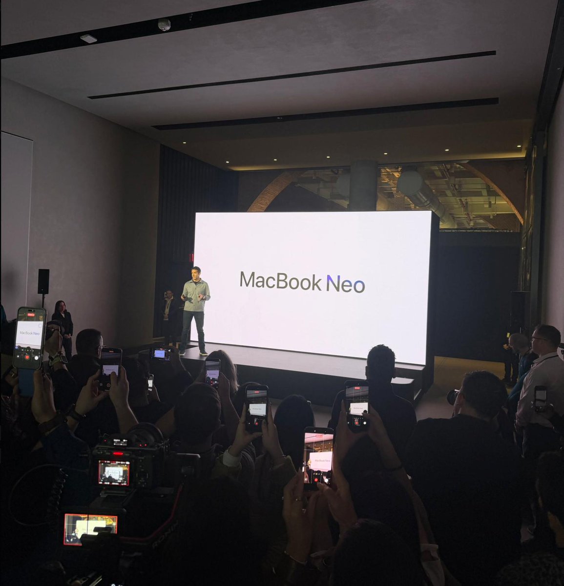  AppleJesus tweet media