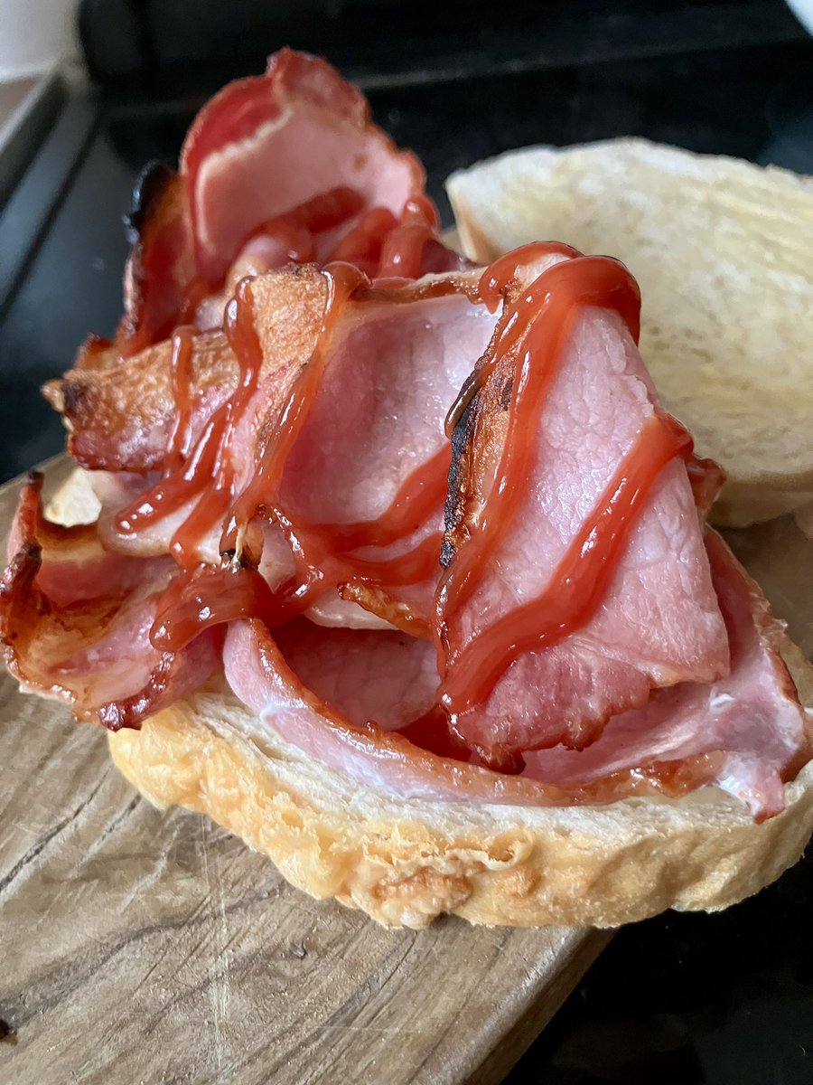 karen thompson tweet media