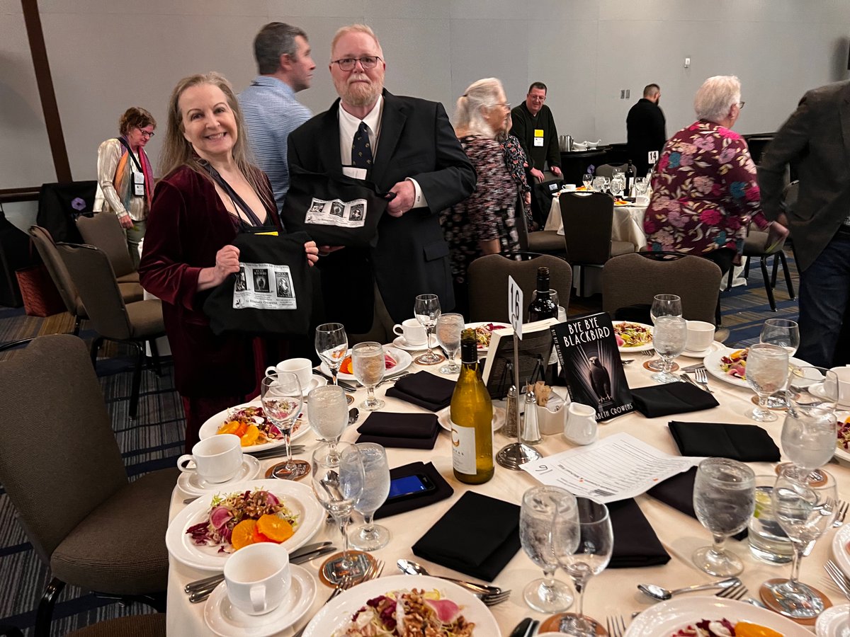 ECrowens's tweet photo. #writing #leftocoastcrime #crimewriters #crimeauthors #mystery #mysterywriters #awards #banquet #leftyawards #elizabethcrowens #michaelrigg https://t.co/VtIbcNVTcG