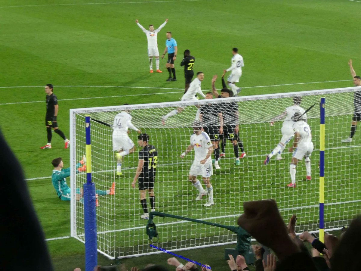 FollowMeAndLUFC's tweet photo. Leeds United vs. Sunderland
- Elland Road, Leeds
Tuesday 3rd March 2026 -
2025/26 Season

Was that supposed to be a football match?
Their keeper going down...

Read more...
https://t.co/YjEO0f96W8

#LUFC #ALAW #LeedsUnited #LEESUN #MOT #marchingontogether https://t.co/4KdtpgXfr8