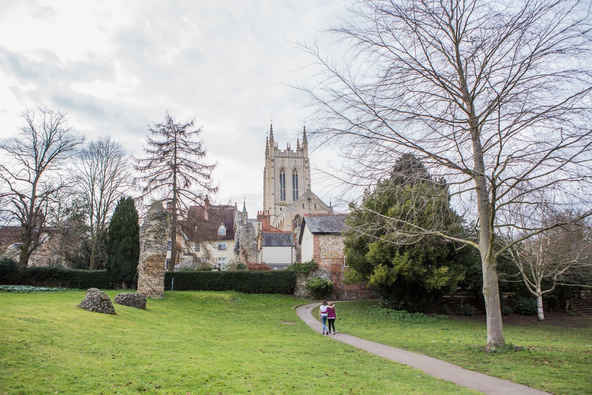 Visit_Suffolk's tweet photo. Have your say on a new name for the Ipswich → Cambridge train line! 🚆

From Cambridge colleges to Ipswich marina, Newmarket horseracing to Bury St. Edmunds history – what name reflects this vibrant route?

Win a free trip for 4! 🎉
Enter here: https://t.co/jujuzCO2gj https://t.co/oUnP8zmIQp