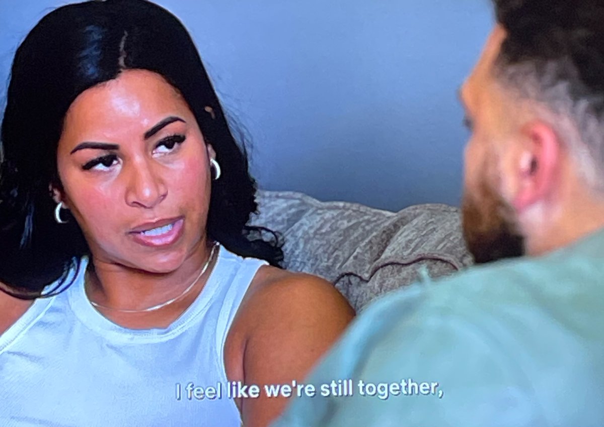 deannaveg's tweet photo. I have been giving her so much grace this whole time, but now I agree with y’all that she is just daft. #loveisblind #LoveisBlindS10 https://t.co/d0dgnXusnh